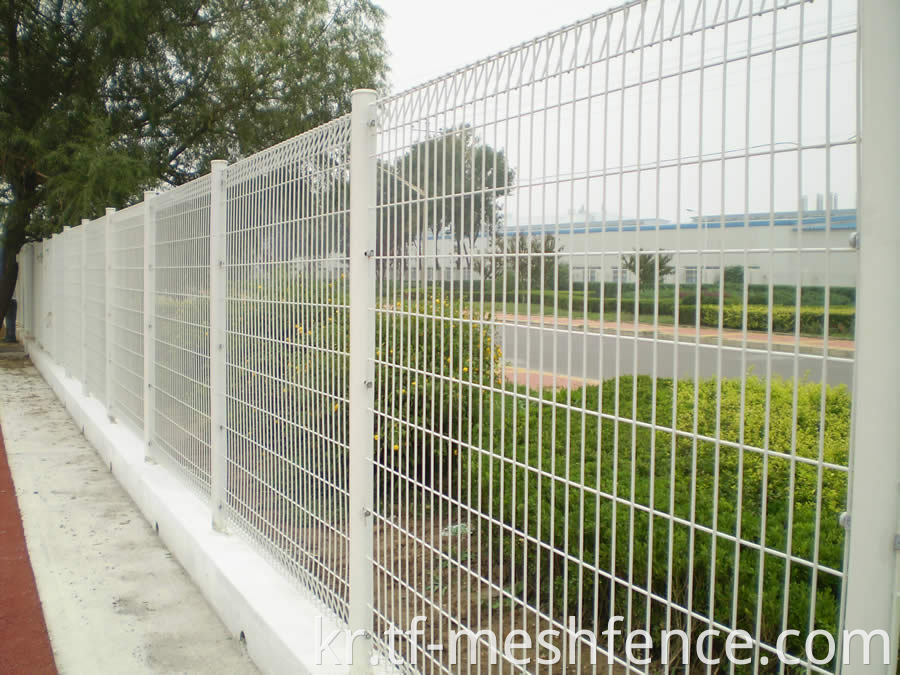 galvanized-powder-coated-welded-mesh-fence-panels